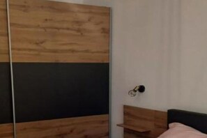 Departamento | 1 habitación, tabla de planchar con plancha y ropa de cama