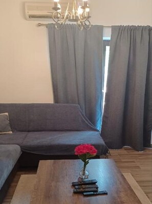 Apartment | Wohnbereich | Flachbildfernseher