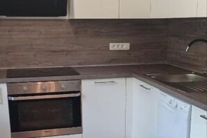 Apartment | Eigene Küche | Kühlschrank, Ofen, Herdplatte, Geschirrspüler