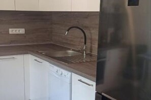 Departamento | Cocina privada | Refrigerador, horno, parrilla de estufa y lavavajillas