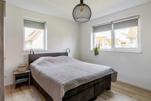 House | 3 bedrooms, individually furnished, bed sheets