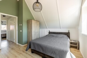 House | 3 bedrooms, individually furnished, bed sheets - Holiday Home in Scherpenisse Near Oosterschelde (Scherpenisse)