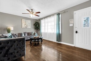 Smart-TV, fotballspill og bordtennis