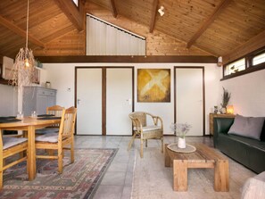Bungalow | Dining