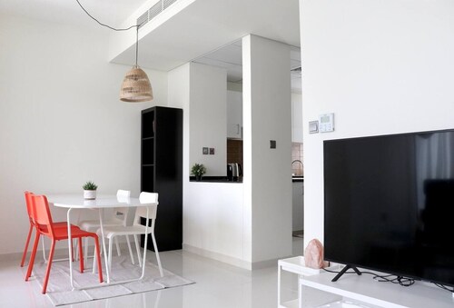 Peaceful 3-bedroom Desert Retreat in Dubai w/Private Garden, Pool + Water Park!