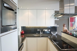 Apartment | Private kitchen | High chair - Apartment in Nieuwpoort With Ocean Views (Nieuwpoort)