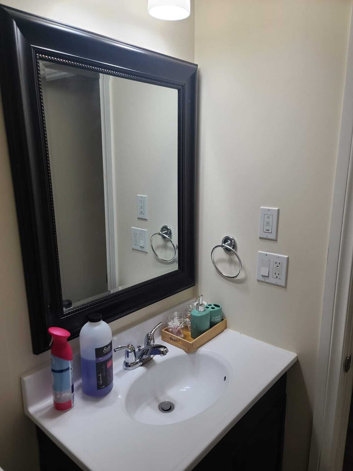 タオル、シャンプー、トイレットペーパー