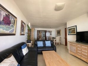 TV - R151 Beachfrontapartment Calafell (Calafell)