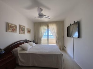 4 bedrooms, iron/ironing board, internet, bed sheets - R151 Beachfrontapartment Calafell (Calafell)