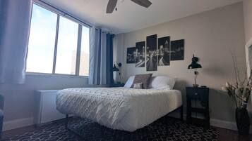 1 habitación, caja de seguridad en la habitación y escritorio