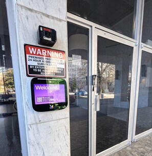 Exterior detail - Downtown Atlanta Midtown “Sweet Atlanta Condo” (Atlanta)