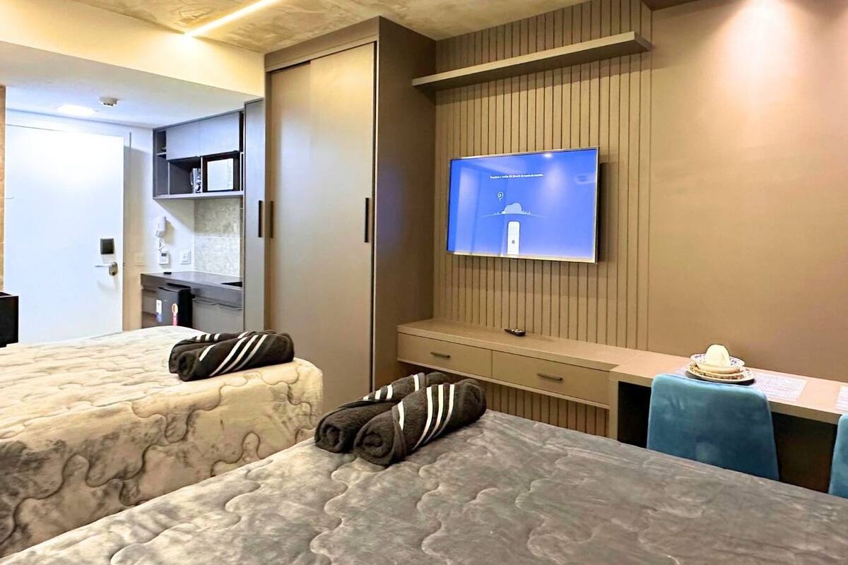 Suite | Escritorio, espacio para trabajar con laptop y wifi gratis