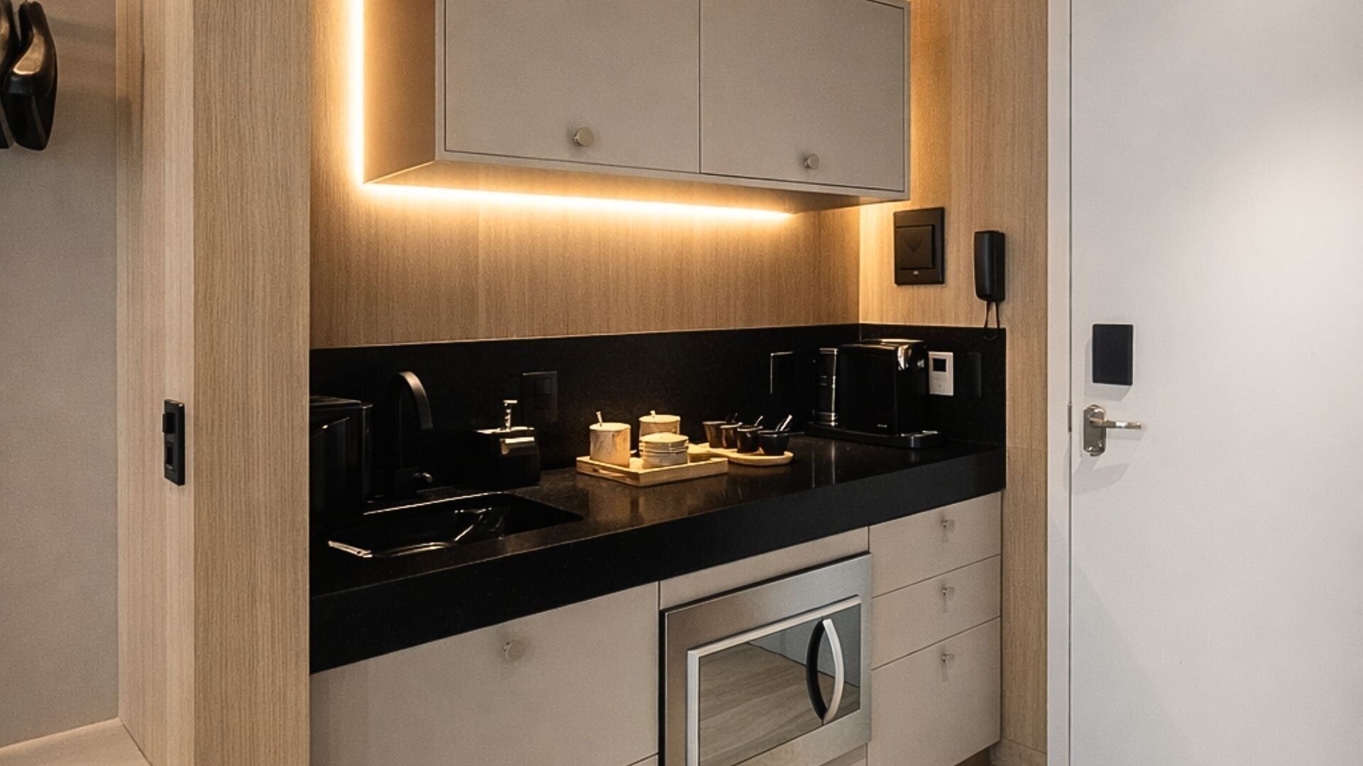 Suite Elite | Cocina privada | Frigorífico pequeño y microondas