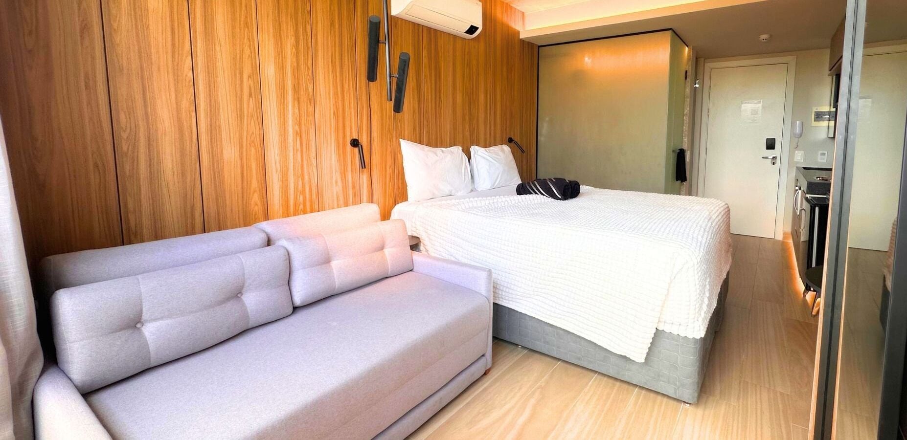 Suite | Een bureau, een laptopwerkplek, gratis wifi