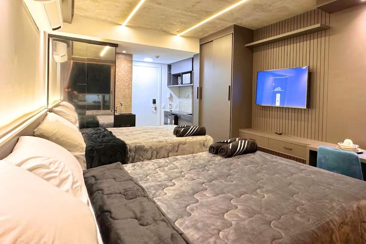 Suite | Schreibtisch, laptopgeeigneter Arbeitsplatz, kostenloses WLAN