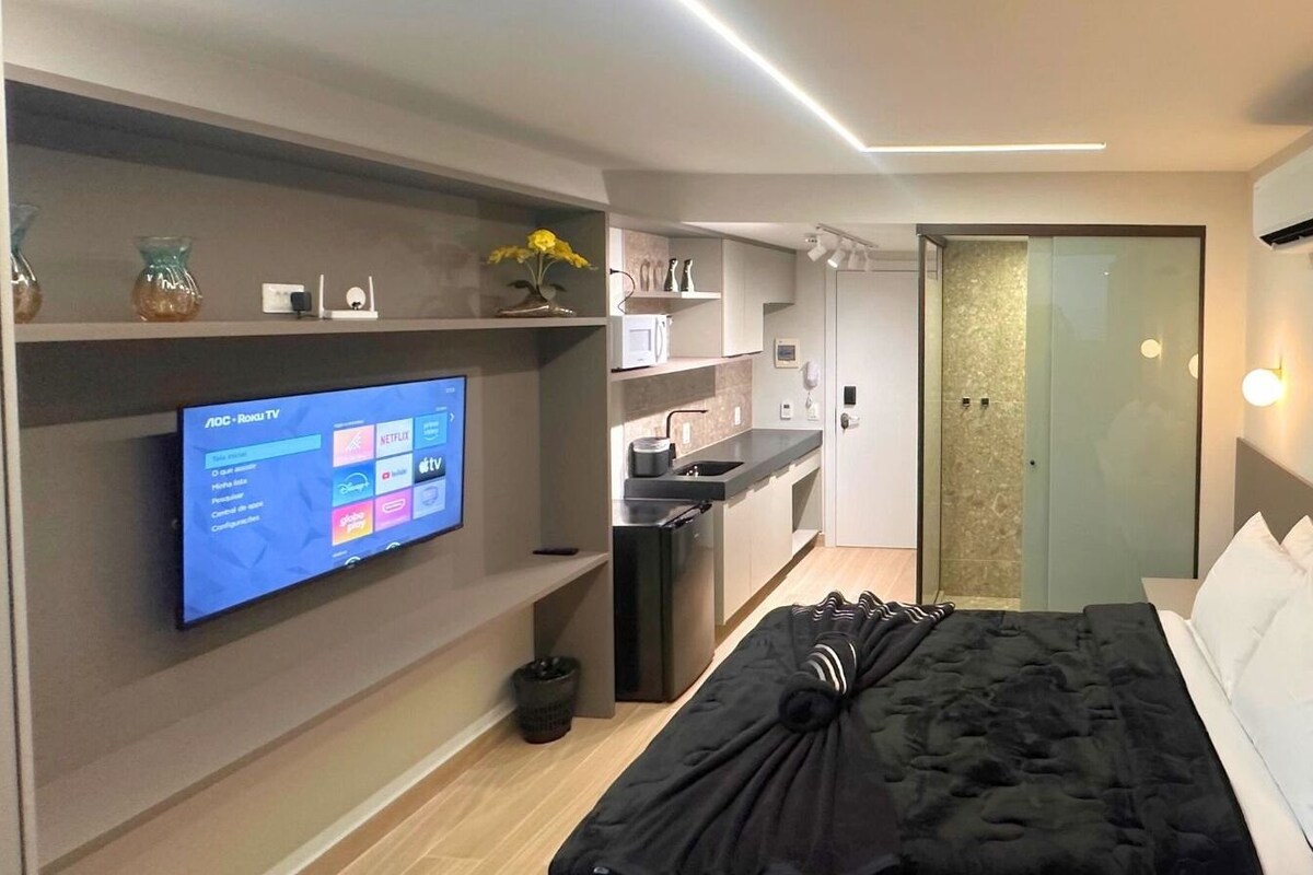 Desk, laptop workspace, free WiFi