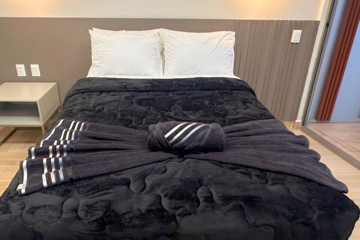 Suite | Escritorio, espacio para trabajar con laptop y wifi gratis