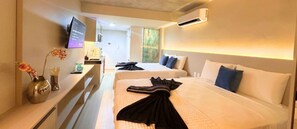 Suite | Schreibtisch, laptopgeeigneter Arbeitsplatz, kostenloses WLAN