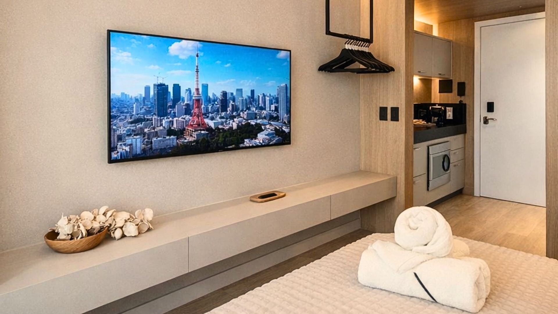 Suite Elite | Escritorio, espacio para trabajar con laptop y wifi gratis 