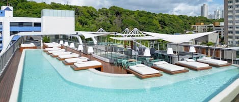 2 outdoor pools