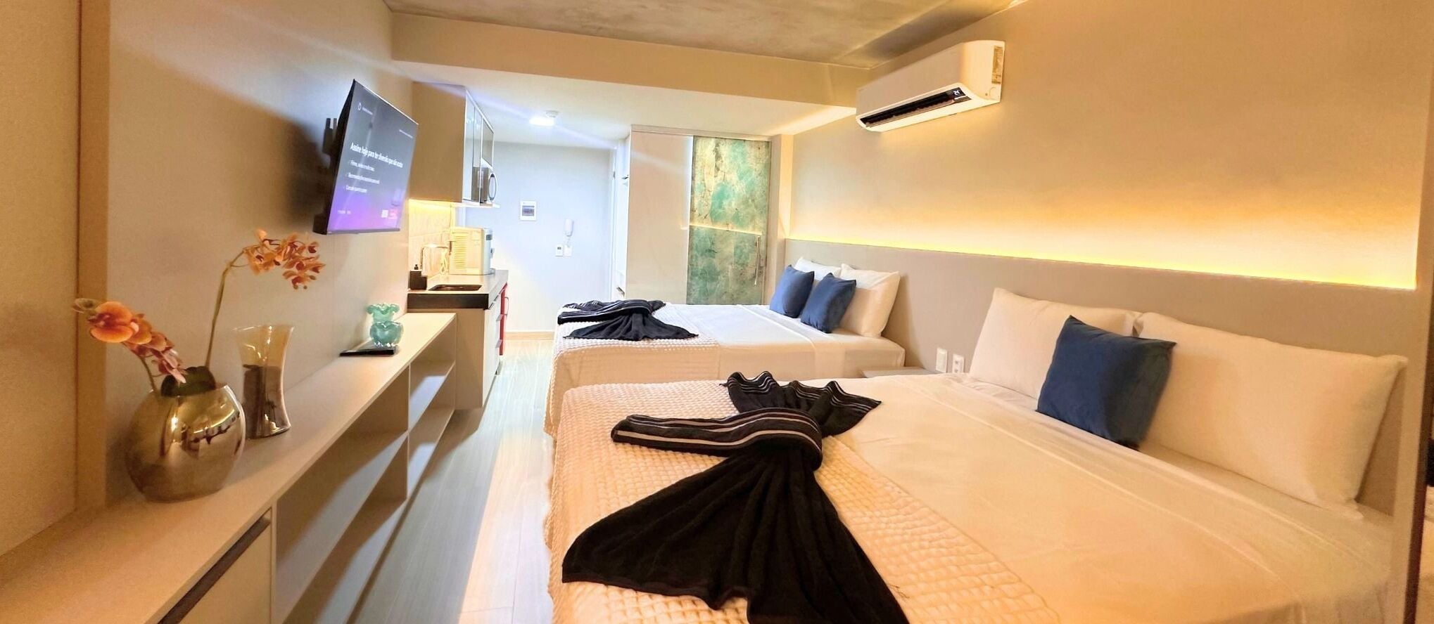 Suite | Escritorio, espacio para trabajar con un portátil, wifi gratis