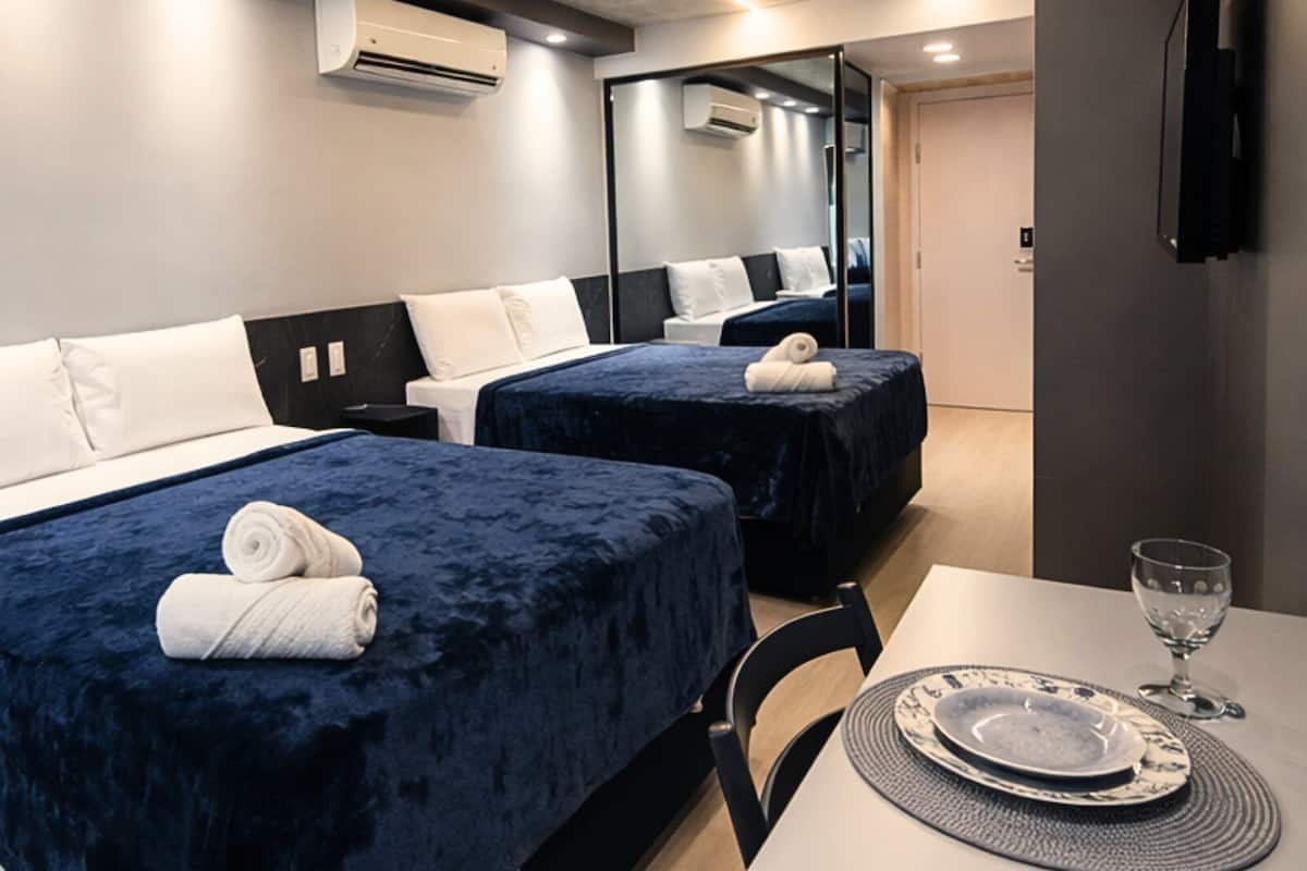 Suite | Desk, laptop workspace, free WiFi