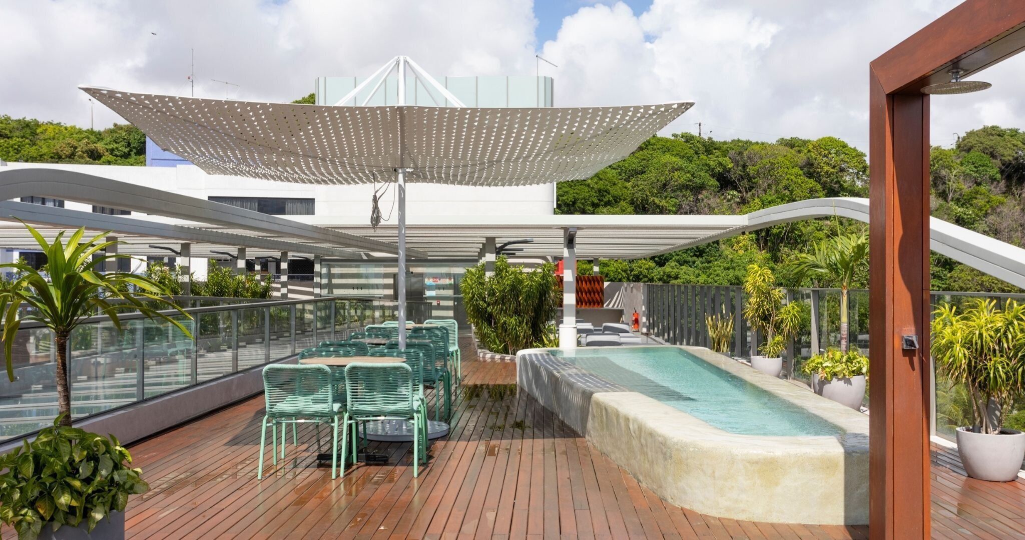 2 outdoor pools
