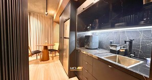 Suite | Private kitchen | Mini-fridge, microwave - AX Setai Yacht (João Pessoa)