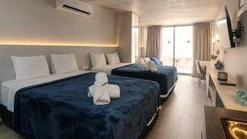 Suite | Desk, laptop workspace, free WiFi