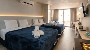 Suite | Desk, laptop workspace, free WiFi