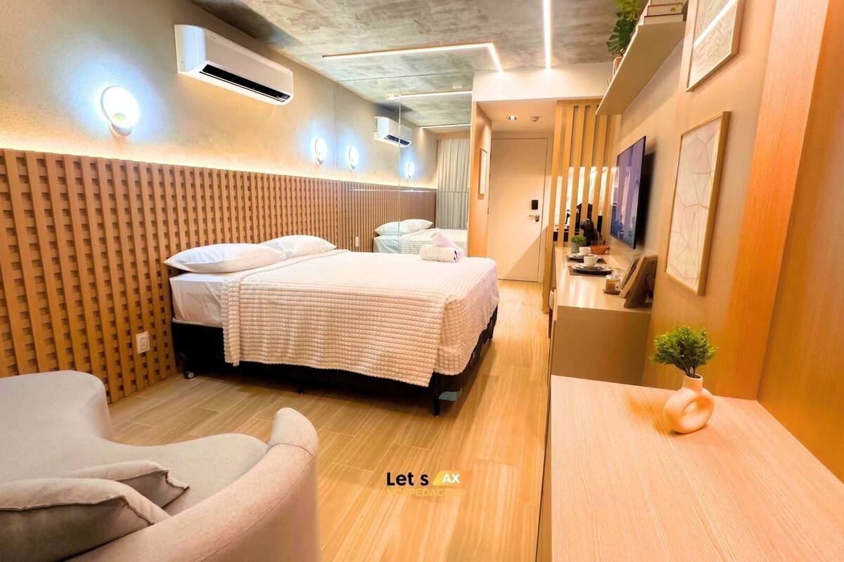 Suite | Skrivebord, skrivebord for bærbar PC og wi-fi (inkludert)