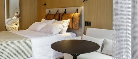 Suite Elite | Meja kerja, ruang kerja ramah laptop, dan Wi-Fi gratis