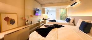 Suite | Desk, laptop workspace, free WiFi