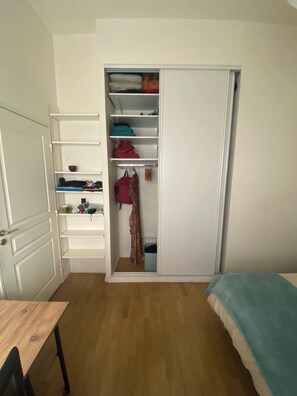 2 quartos, Wi-Fi de cortesia, roupa de cama