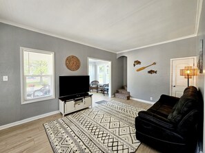 Smart TV - Port Clinton Home~Lake & Park Views~Beach Access! (Port Clinton)