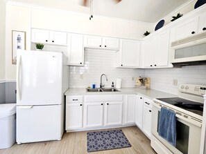 Fridge, microwave, oven, stovetop - Port Clinton Home~Lake & Park Views~Beach Access! (Port Clinton)