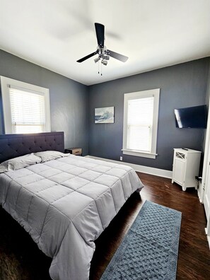 3 bedrooms, free WiFi, bed sheets - Port Clinton Home~Lake & Park Views~Beach Access! (Port Clinton)