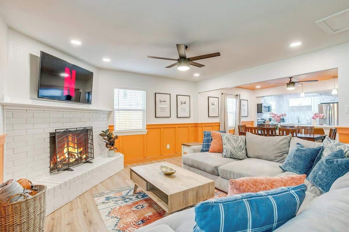 TV connectée, cheminée, jeux vidéo, baby-foot