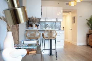 Interior - Beach Front Beautiful New Apartment with Pool in Miami Beach. (Miami Beach)