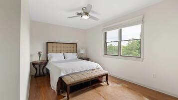 5 soverom, strykejern/-brett, wi-fi og sengetøy