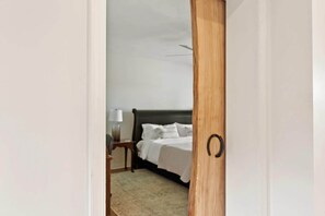 5 عدّة غرف نوم ومكواة/لوح كي وواي فاي وملاءات أسرّة