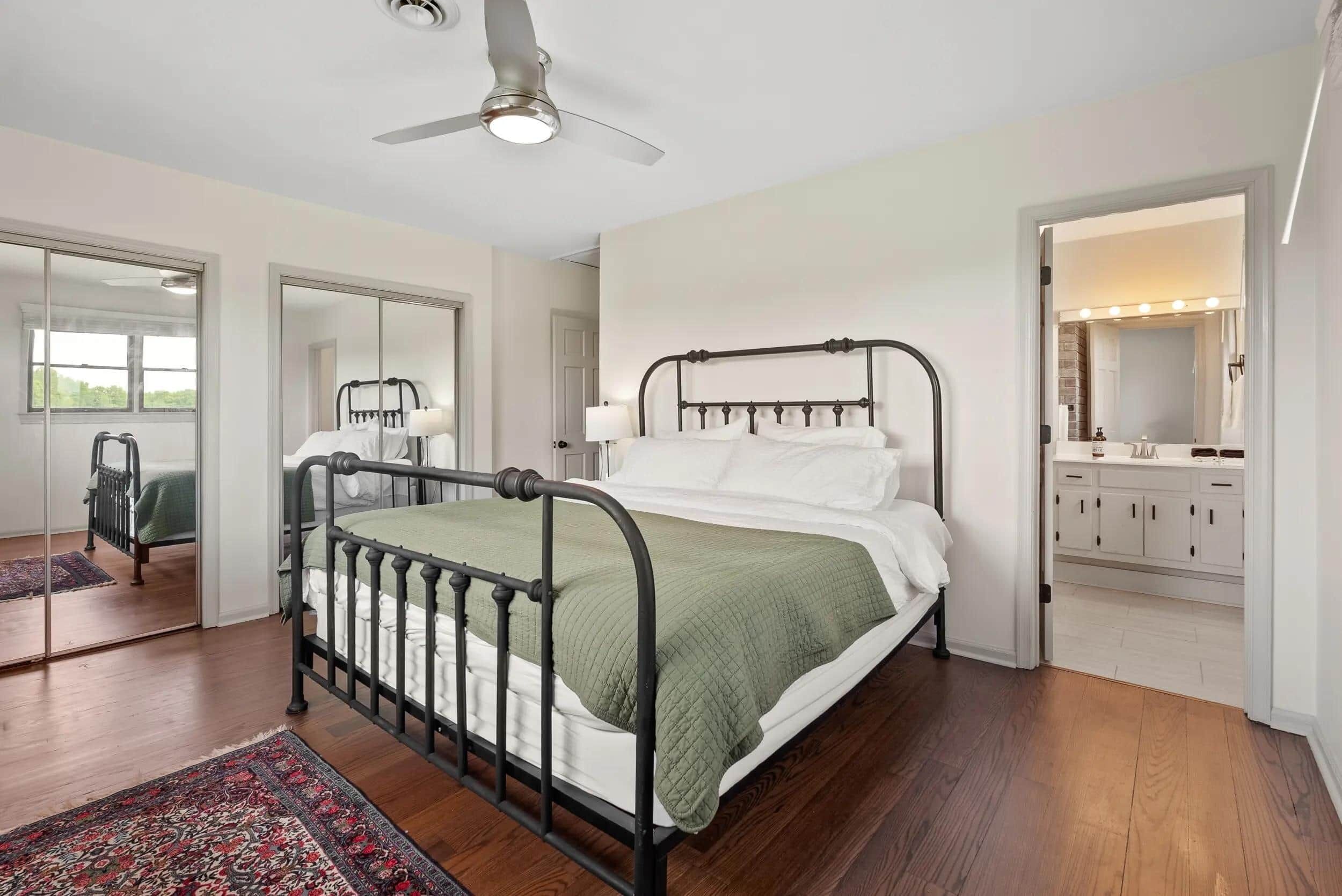 5 bedrooms, iron/ironing board, WiFi, bed sheets