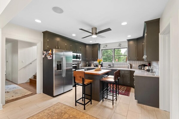 Refrigerador, microondas, horno, placa de cocina