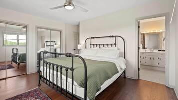 5 slaapkamers, een strijkplank/strijkijzer, wifi, beddengoed