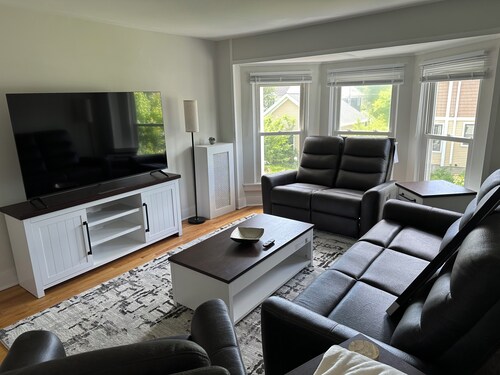 Saratoga Apartment Close to Downtown & Race Course!