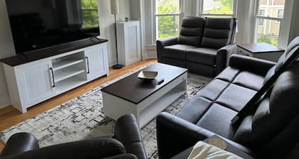 Saratoga Apartment Close to Downtown & Race Course!