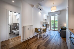 Unclassified image, 2 of 17, button