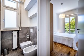 Unclassified image, 3 of 17, button