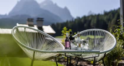 Holiday Apartment in a Hotel 'Apartment Home' with Mountain View, Shared Garden and Wi-Fi