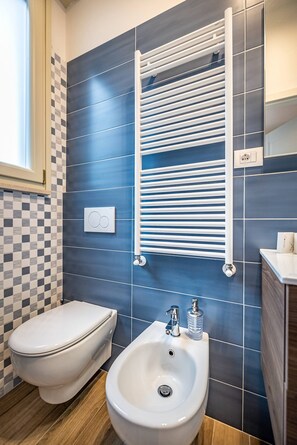 Shower, hair dryer, bidet, towels - YiD business and turistic studio (Firenze)